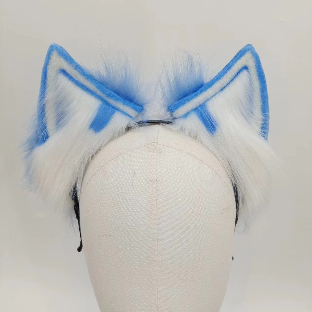 Blue White Gradient 15 Inch Fox Tail Butt Plug